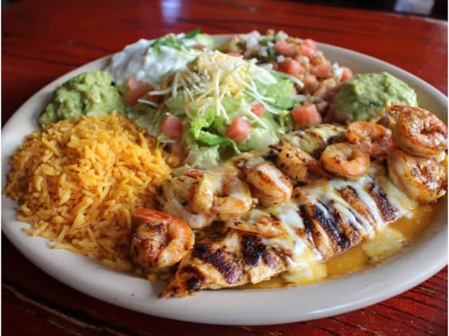 Pollo Con Camaron.